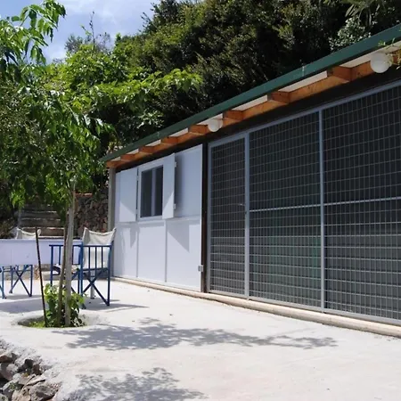 In Tiros Mit Garten, Grill Und Terrasse Leonídion